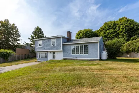 26 Stewart St, Wells, ME 04090