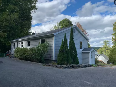 220 Bearce Rd, Winthrop, ME 04364