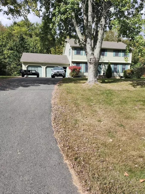 8 Constitution Ave, Hampden, ME 04444