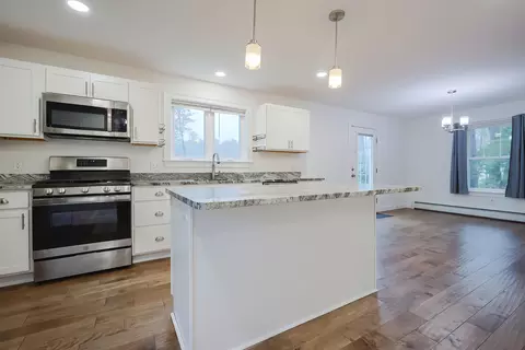 36 Admiral Harry Rich Dr, Brunswick, ME 04011