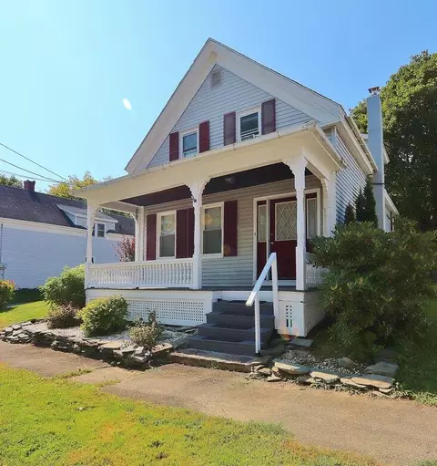 38 Maple St, Bangor, ME 04401