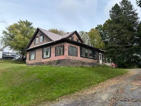 15 Cottage St, Guilford, ME 04443