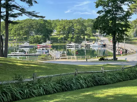 84 Organug Rd, York, ME 03909