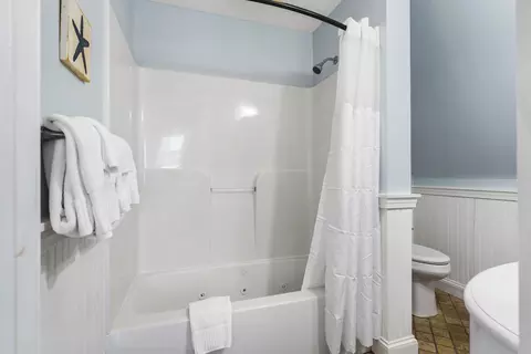 Bath - 306 Eddy Rd #307, Edgecomb, ME 04556 photo 1 of 3