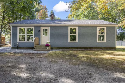 27 Ivanhoe Dr, Topsham, ME 04086