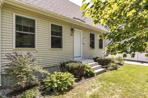 127 Plymouth St, Portland, ME 04103