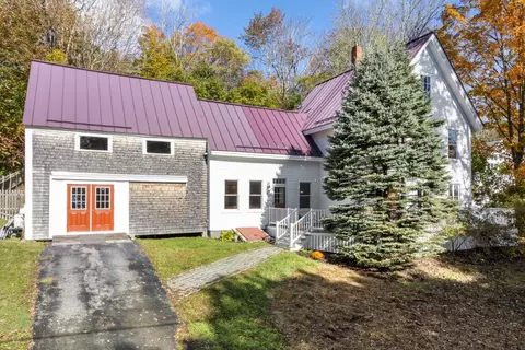 51 River Rd, Newcastle, ME 04553