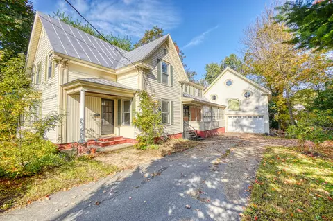 10 E Leavitt St, Skowhegan, ME 04976