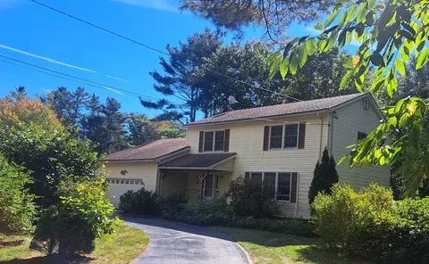 6 Brookside Dr, Topsham, ME 04086