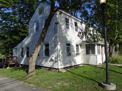 12 Main St, Windham, ME 04062