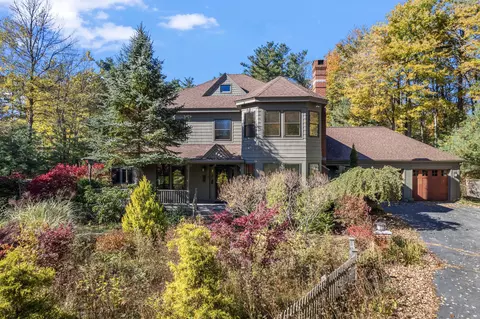 8 Locust Ln, Brunswick, ME 04011