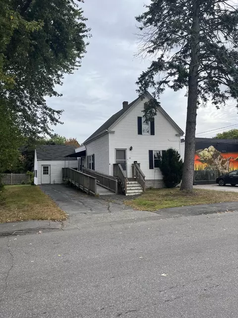 32 Thomas St, South Portland, ME 04106