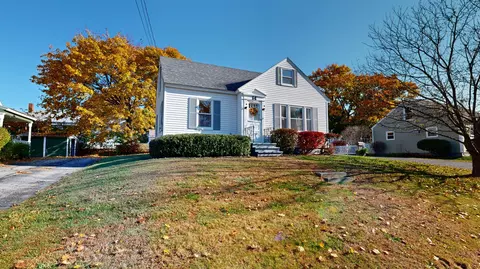 14 Perrier St, Lewiston, ME 04240