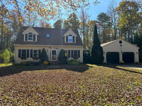 8 Schooner Dr, Kennebunk, ME 04043