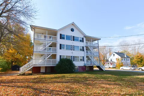 24 Allen St, Berwick, ME 03901
