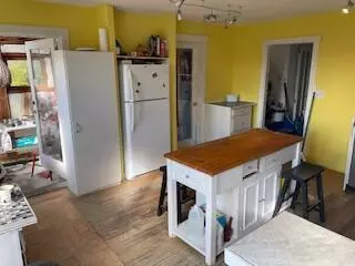 56 Green St, Thomaston, ME 04861