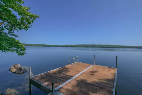 225 Meadow Rd, Raymond, ME 04071