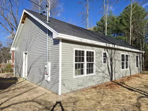 3 Marie Cir, Lewiston, ME 04240