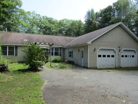 22 Shamrock Ln, Damariscotta, ME 04543