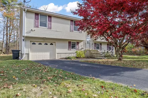 87 Airport Dr, York, ME 03909