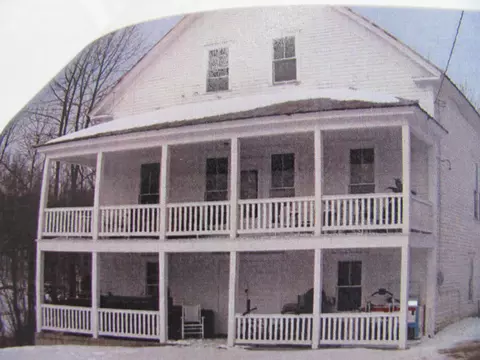 15 Front St, Sumner, ME 04292