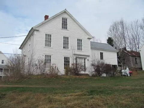 20 Front St, Sumner, ME 04292