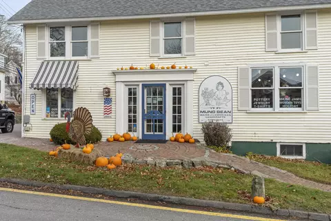 37 Townsend Ave, Boothbay Harbor, ME 04538