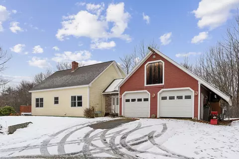 30 Pine Tree Ln, Augusta, ME 04330