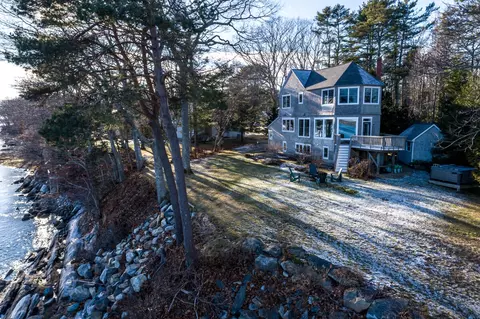 120 Maquoit Dr, Freeport, ME 04032