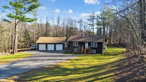 105 Summerhaven Rd, Manchester, ME 04351