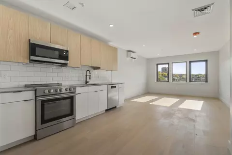 75 Chestnut St #604, Portland, ME 04101