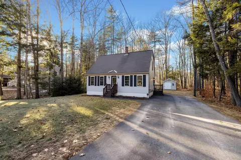 28 Rosemont Ave, Lake Arrowhead, ME 04061