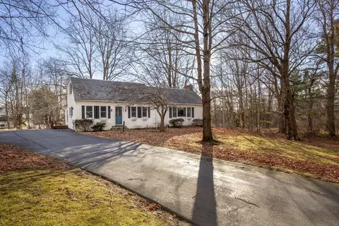 18 Main St Mall, Thomaston, ME 04861