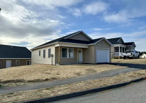22 Village Cir, Augusta, ME 04330