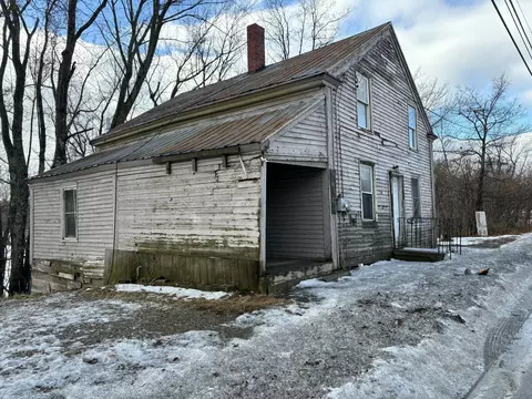 85 Main St, Dixfield, ME 04224