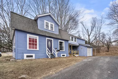 8 Lincoln St, Dexter, ME 04930