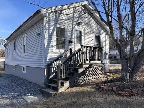 16 Hewey St, Lisbon, ME 04252