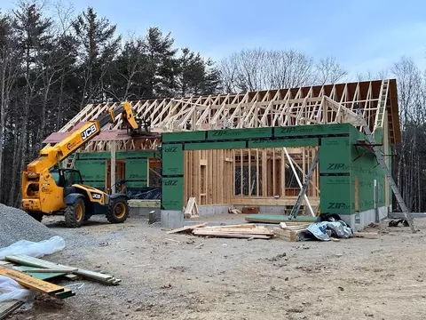 28 Rockwood Dr, Sanford, ME 04073