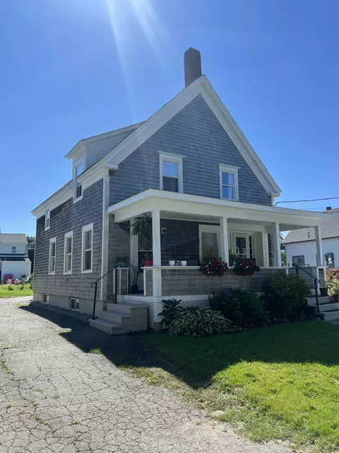9 Ocean St, Rockland, ME 04841