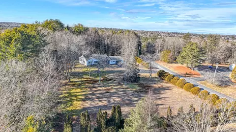 18 Westwind Dr, Topsham, ME 04086