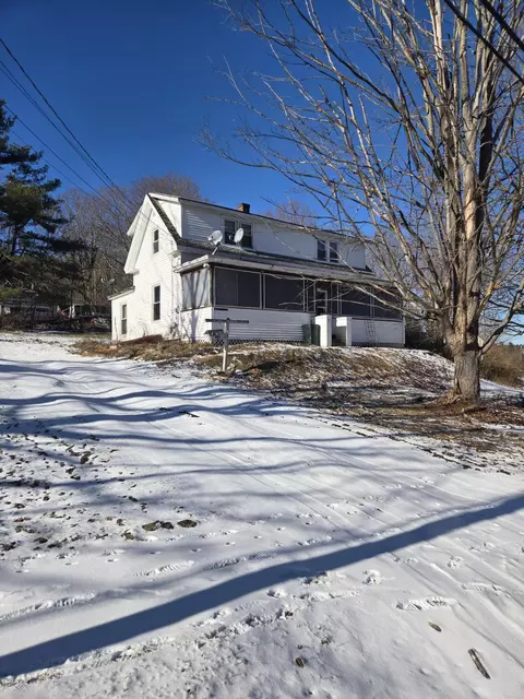 37 Greenville St, Hallowell, ME 04347