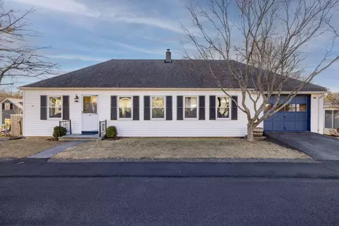 10 Halstead St, Kittery, ME 03904