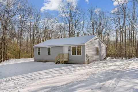 18 Hill Valley Rd, Poland, ME 04274