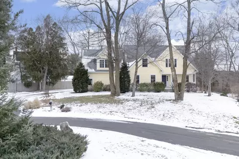 12 Heritage Ct, Portland, ME 04102