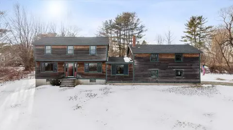 15 Lakeshore Dr, Winthrop, ME 04364