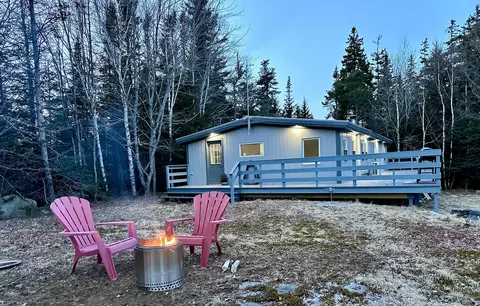 15 Bay State Rd, Vinalhaven, ME 04863