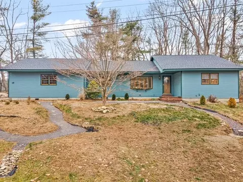 15 Robinhood Rd, Cape Elizabeth, ME 04107