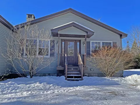 105 Woodland Dr, Trenton, ME 04605