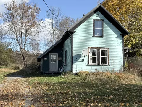 70 Main St, Medway, ME 04460