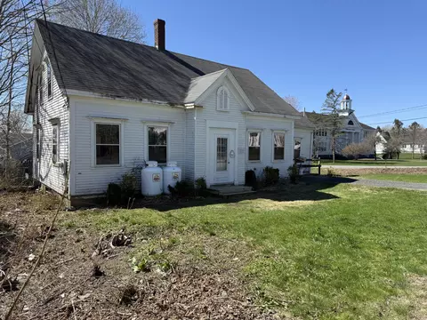 52 Main St, Thomaston, ME 04861